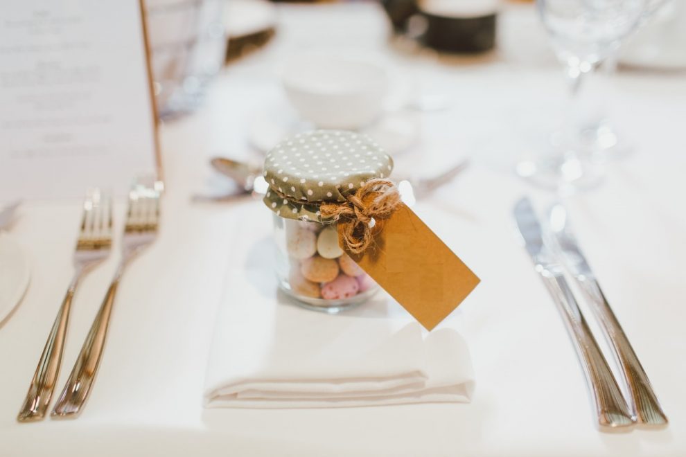 15 Inexpensive Wedding Favors That Your Guests Will Love | Wedding KnowHow