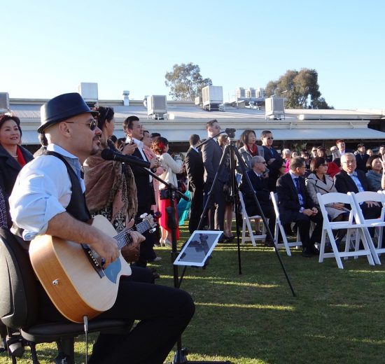Man playing guitar in a wedding live music