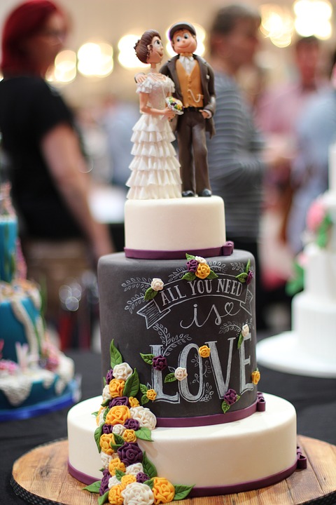 chalkboard style cake for wedding day