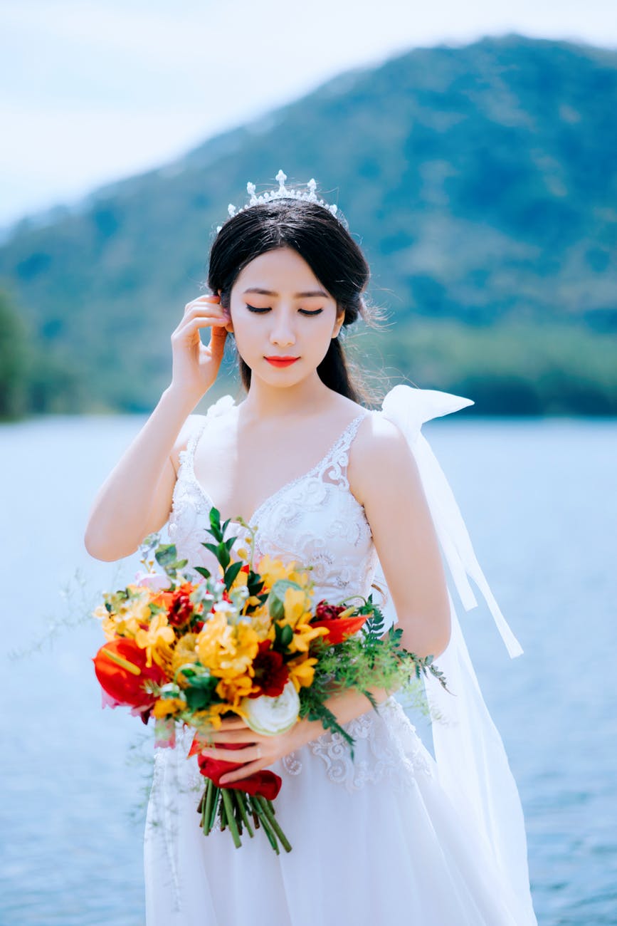 asian-bride-in-white-dress