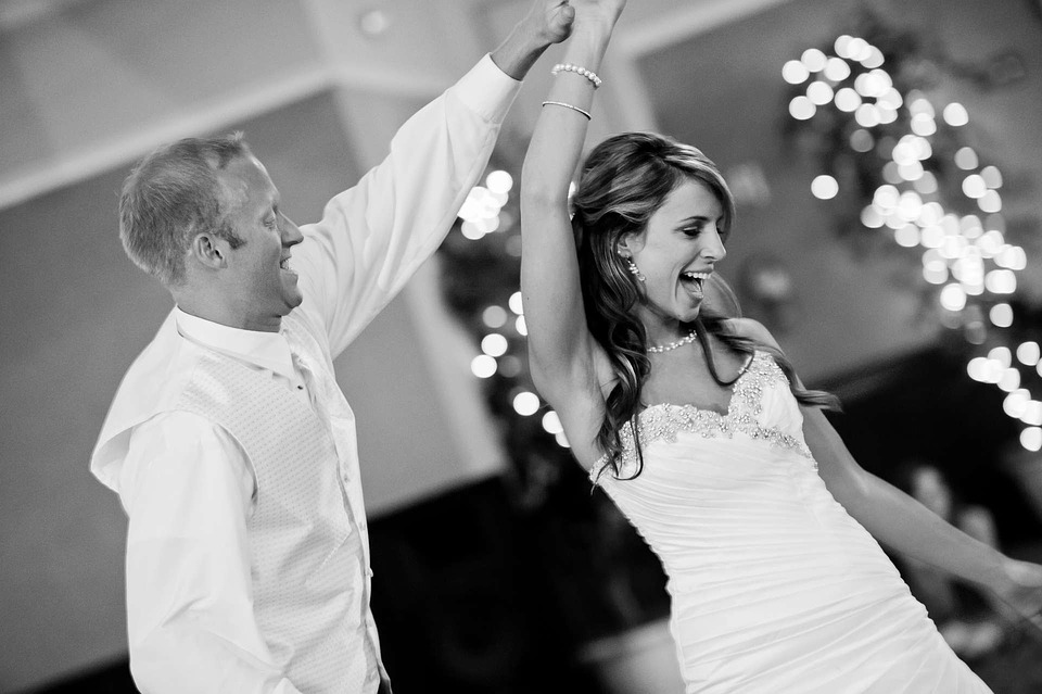 dancing-at-wedding