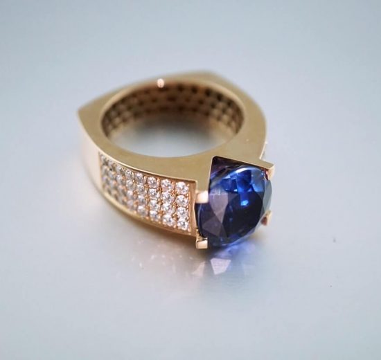 Blue sapphire ring