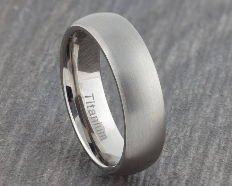 Wedding Ring Metals That Don’t Tarnish (Low Maintenance)