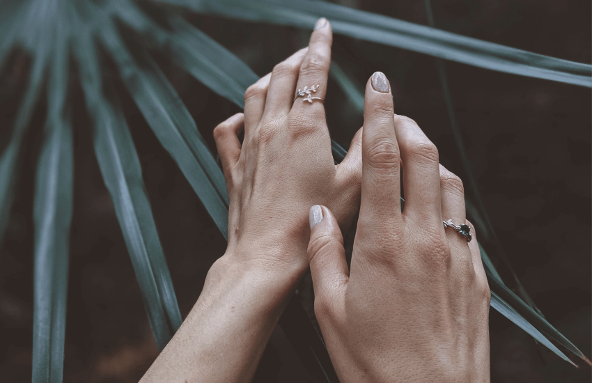 What finger promise rings are worn