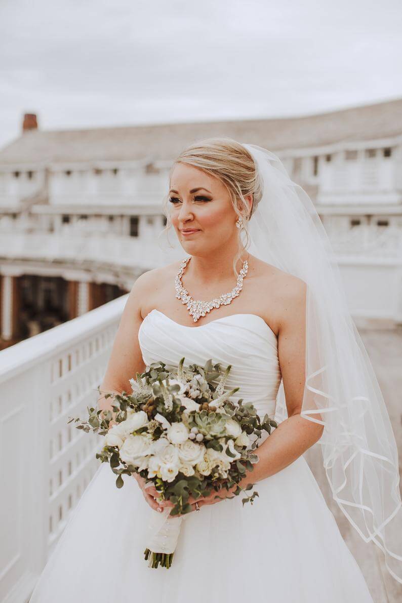 Best Necklaces for Strapless Wedding Gowns (With Images)