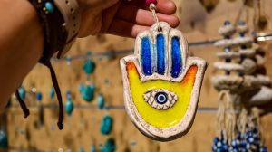 Hamsa hand symbol and what it means guide