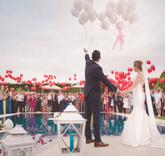 How to tip your wedding vendors guide