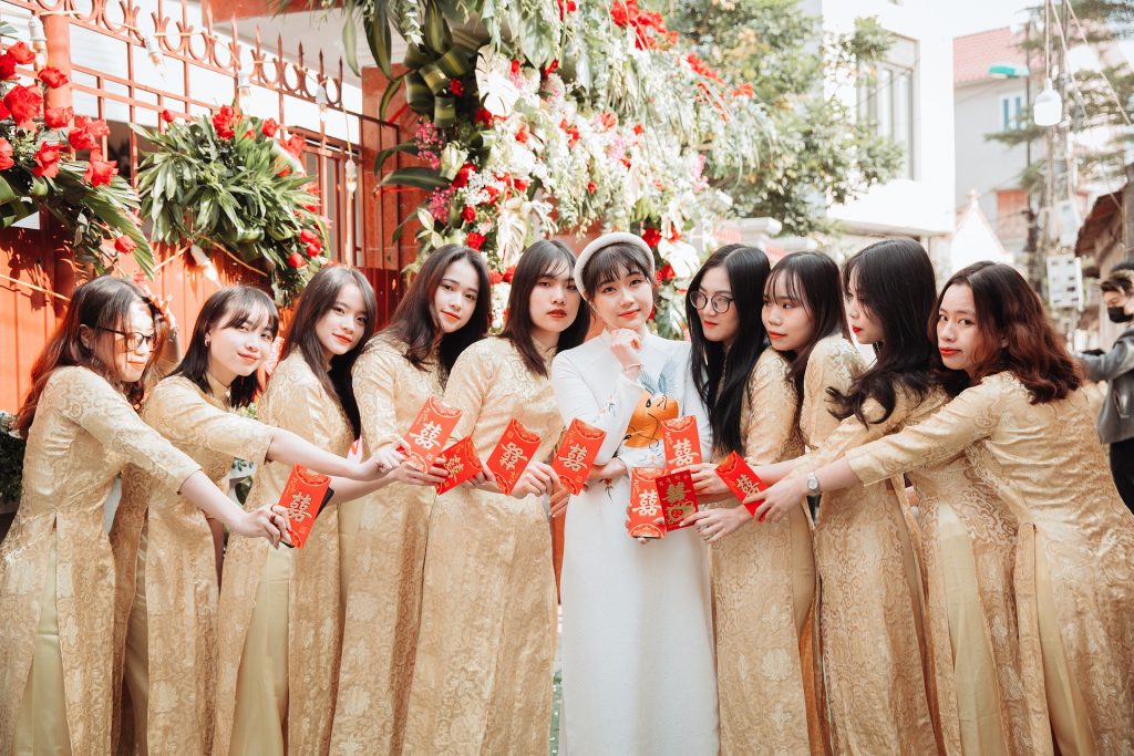 How Many Bridesmaids Should I Have? | Wedding KnowHow