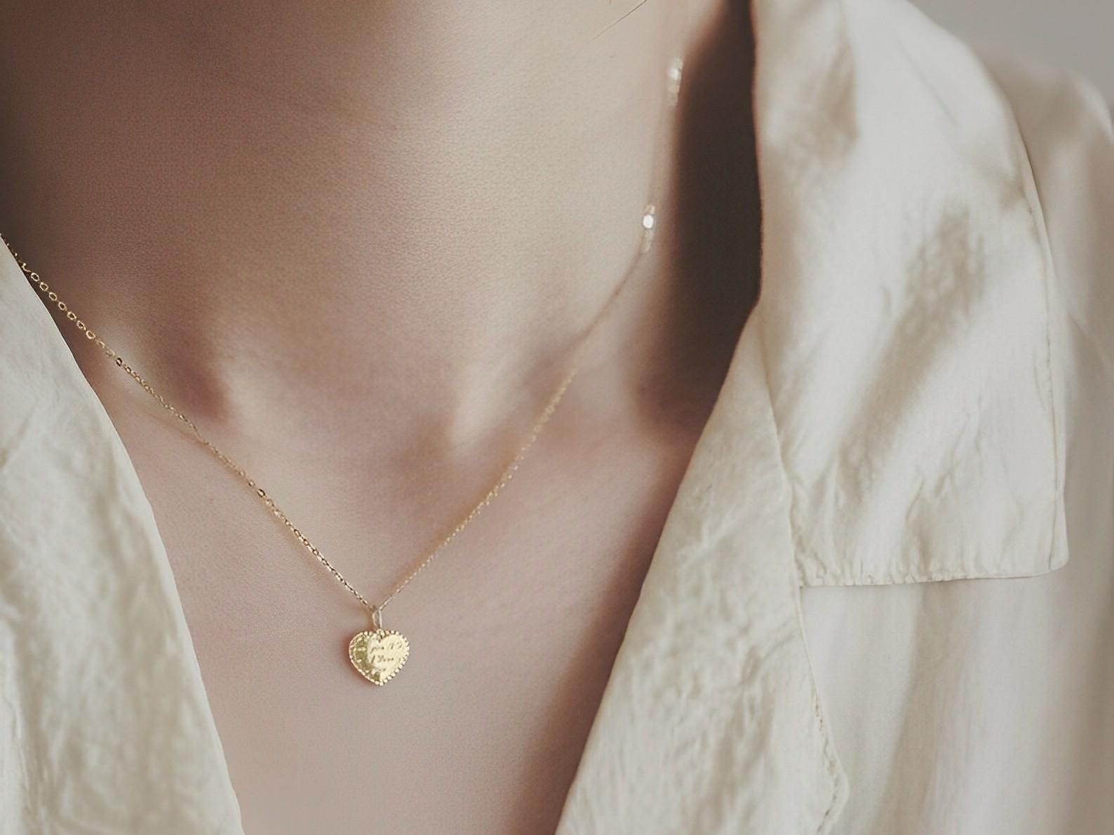 9k gold heart pendant necklace on the neck